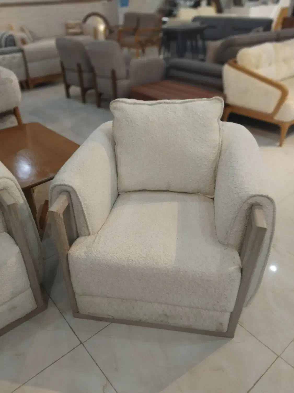 فروش انواع مبل های سلطنتی فقط 45 میلیون|مبلمان خانگی و میز عسلی|شوشتر, |دیوار