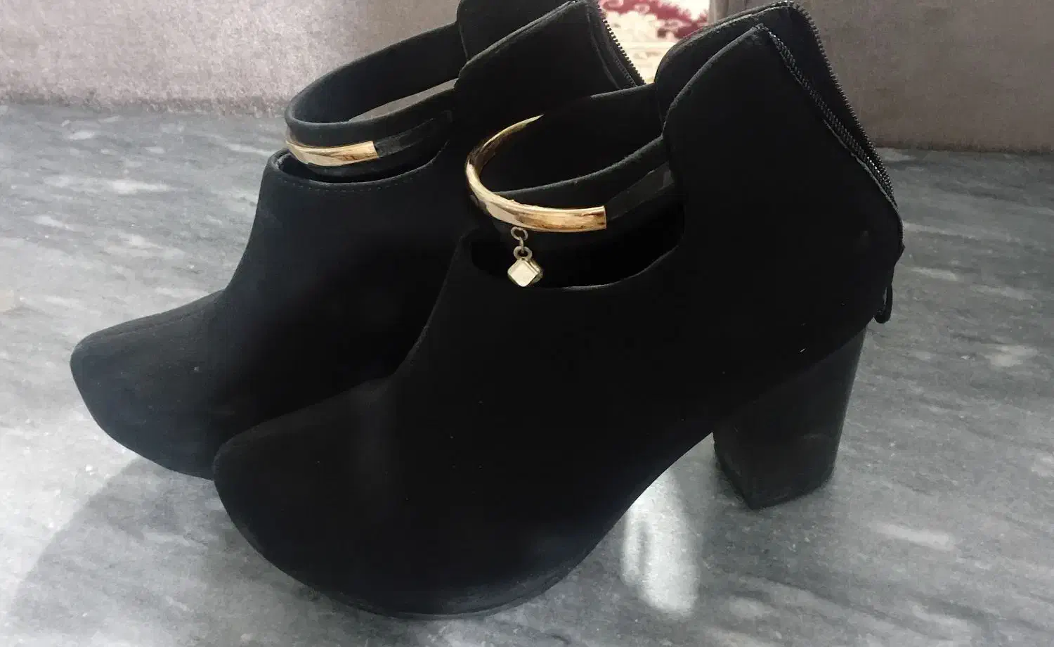 کفش مجلسی|کیف، کفش، کمربند|اقبالیه, |دیوار