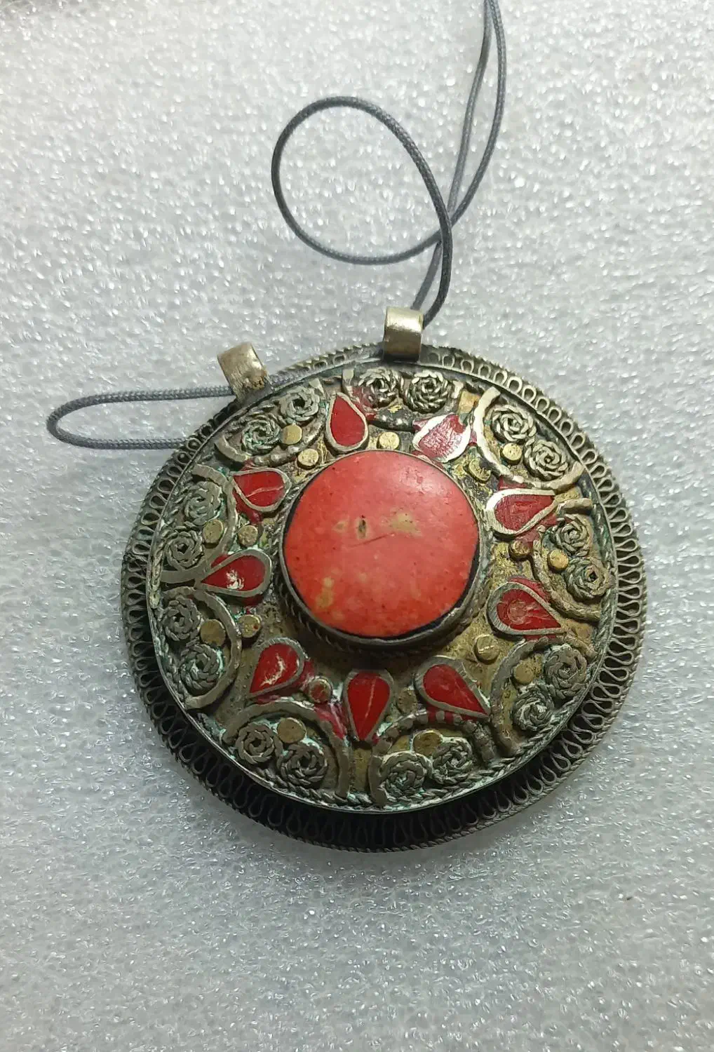 گردنبند قدیمی|کلکسیون اشیاء عتیقه|اراک, |دیوار