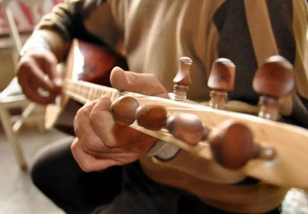 ساز باغلاما|سازهای سنتی|تبریز, |دیوار