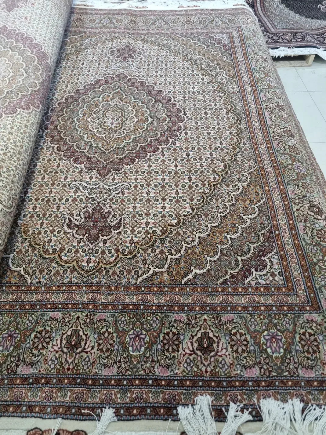 فروش انواع فرشهای ماهی تبریز نو به قیمت تولید|فرش|کرج, عظیمیه|دیوار