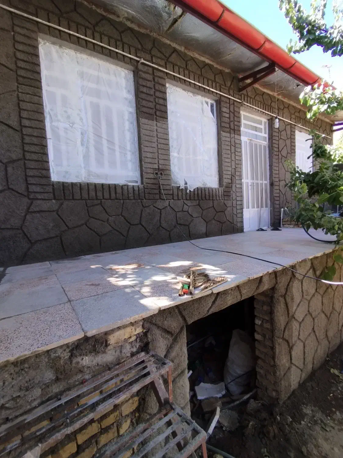 سیمان کاری طرح سنگ چوب رنگ آمیزی|خدمات پیشه و مهارت|سیرجان, |دیوار