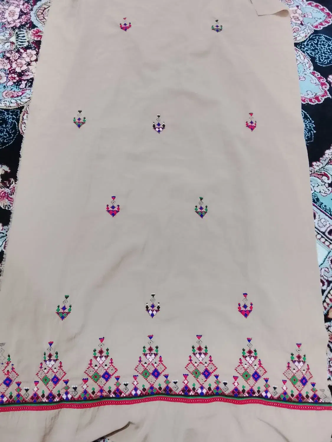 دست دوچ|لباس|ایرانشهر, |دیوار