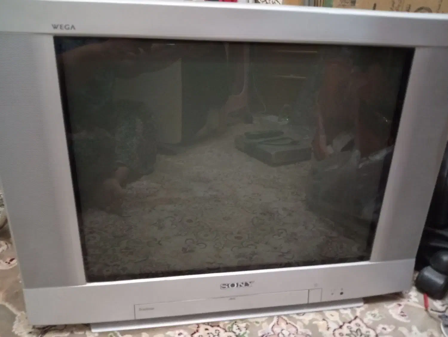 تلویزیون سونی 25 اینچ|تلویزیون و پروژکتور|اندیشه, اندیشه فاز ۱|دیوار