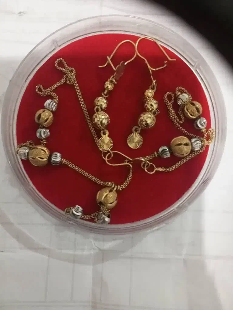 زنجیر ورساچ و نیم ست گویی ۲۵۰ بالا تابلو|جواهرات|یاسوج, |دیوار