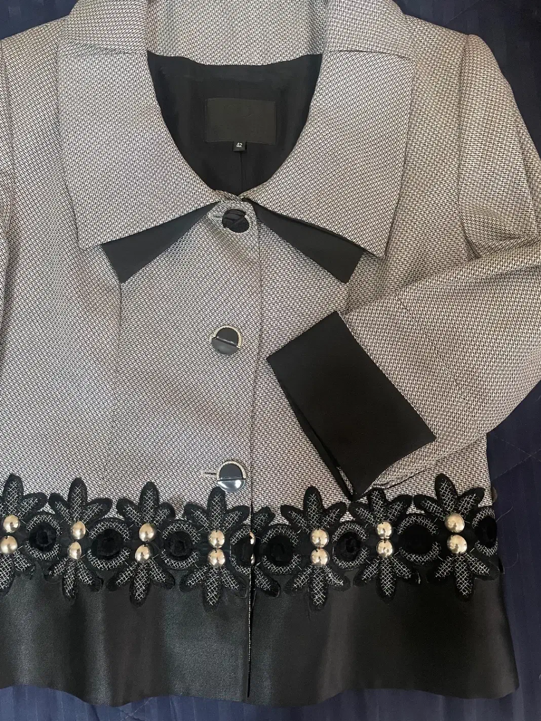 کت و دامن|لباس|مشهد, هفت تیر (آب و برق)|دیوار