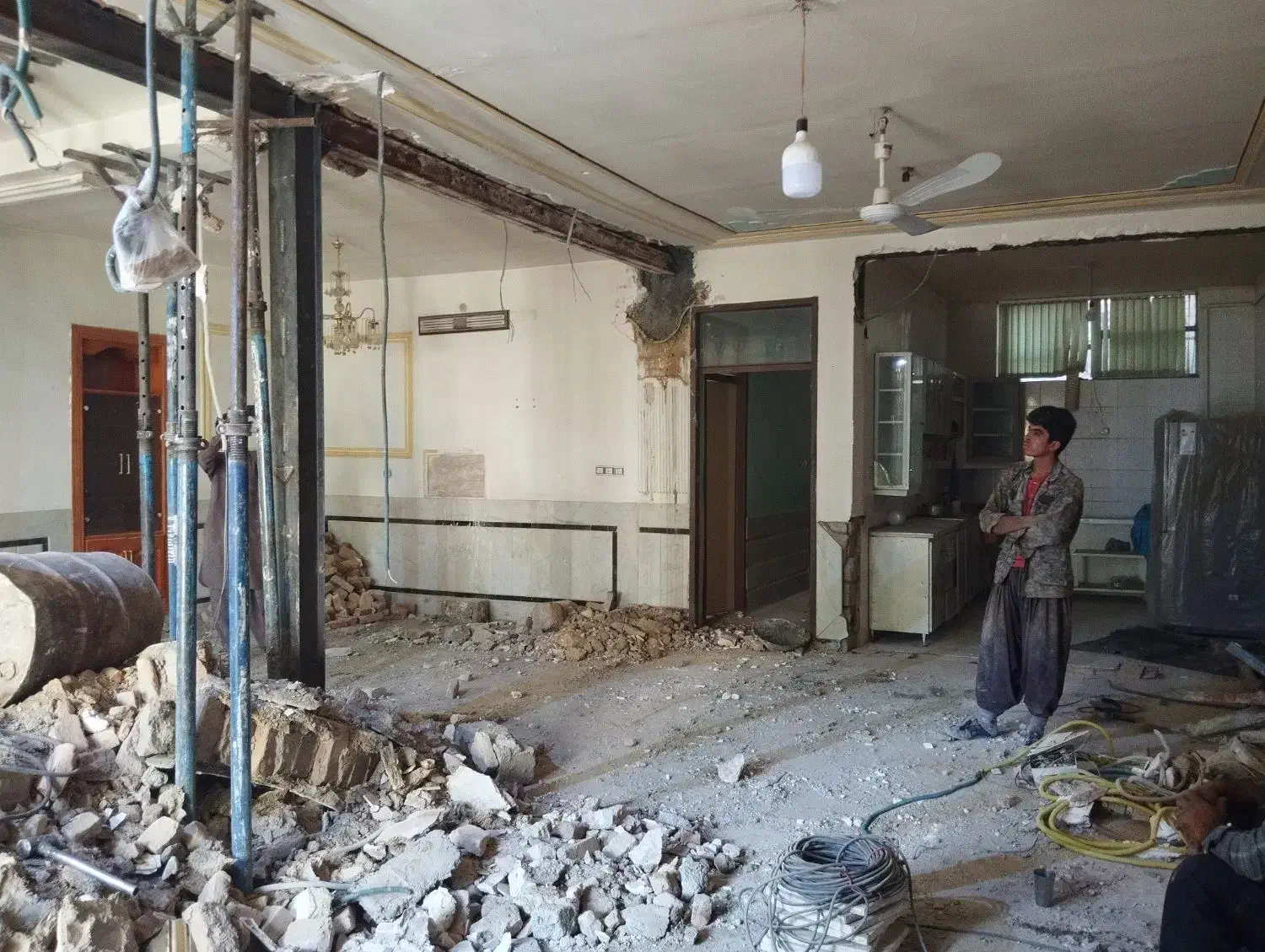 تخریب ساختمان باپیکور جوشکار پل ستون استا بنا|خدمات پیشه و مهارت|زاهدان, |دیوار