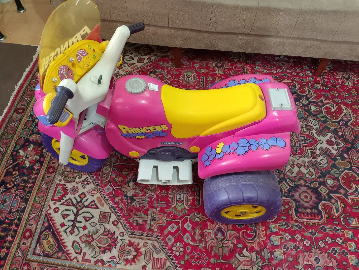 موتور باطری دار اصل ایتالیا|اسباب‌بازی بچه|خوی, |دیوار