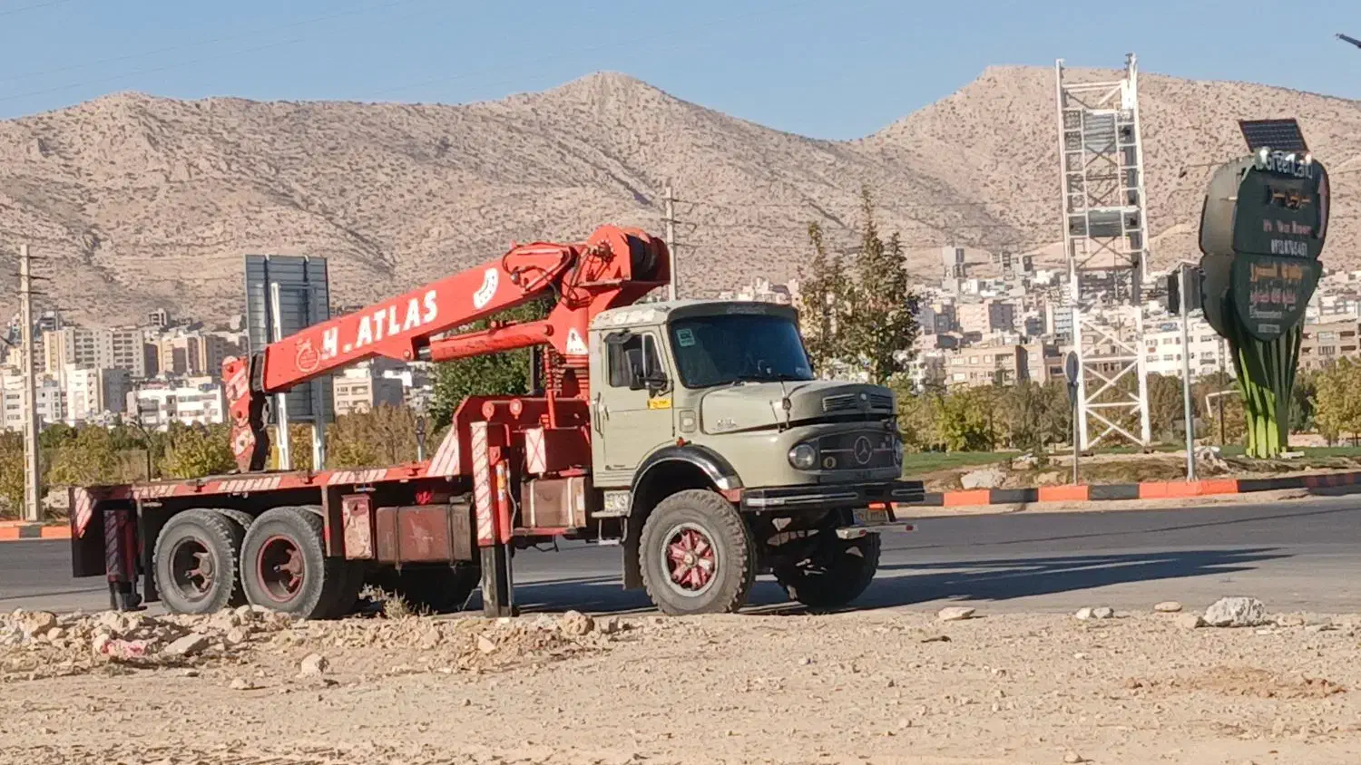 جرثقیل دهچرخ|خودرو سنگین|صدرا-فارس, باغشهر گلبهار صدرا|دیوار
