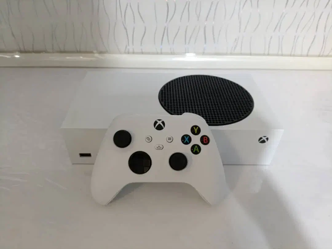 کنسول xbox series s  به همراه گیمپس 1 ماهه|کنسول، بازی ویدئویی و آنلاین|جیرفت, |دیوار