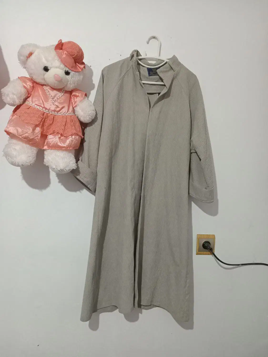 مانتو کرم رنگ|لباس|ساری, |دیوار