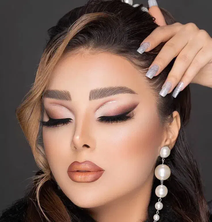 آموزش تخصصی میکاپ پر درآمد ترین لاین آرایشی|خدمات آرایشگری و زیبایی|بروجرد, |دیوار