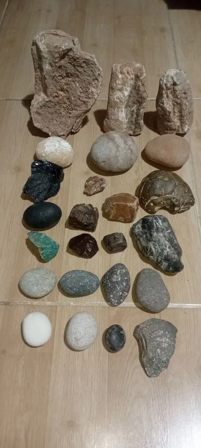 سنگهای زینتی .. جواهراتی . شهاب  نمیدانم|کلکسیون اشیاء عتیقه|فلاورجان, |دیوار