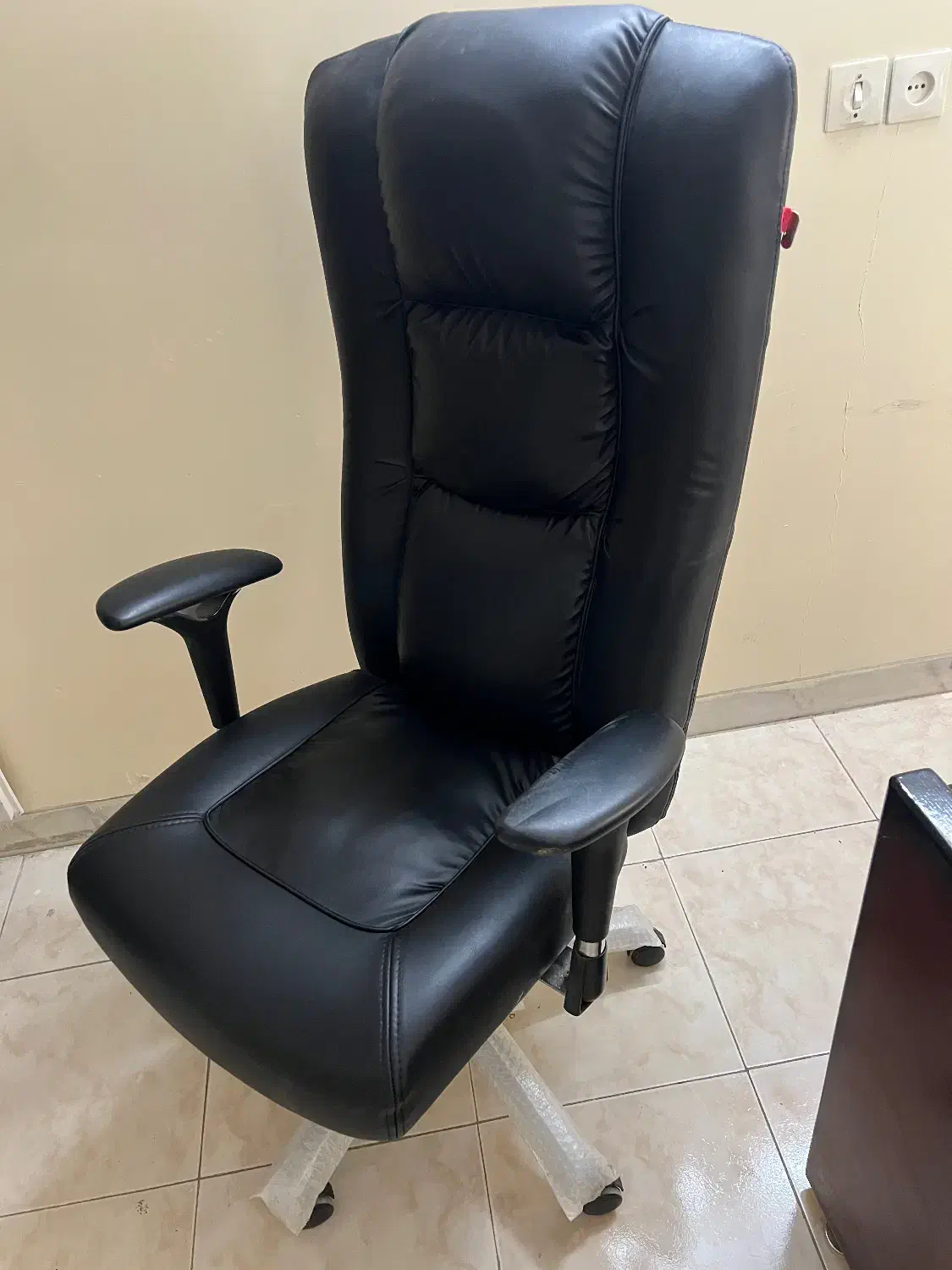 صندلی مدیریتی برند نیلپر در حد نو|مبلمان اداری|اصفهان, کوی امام جعفر صادق|دیوار