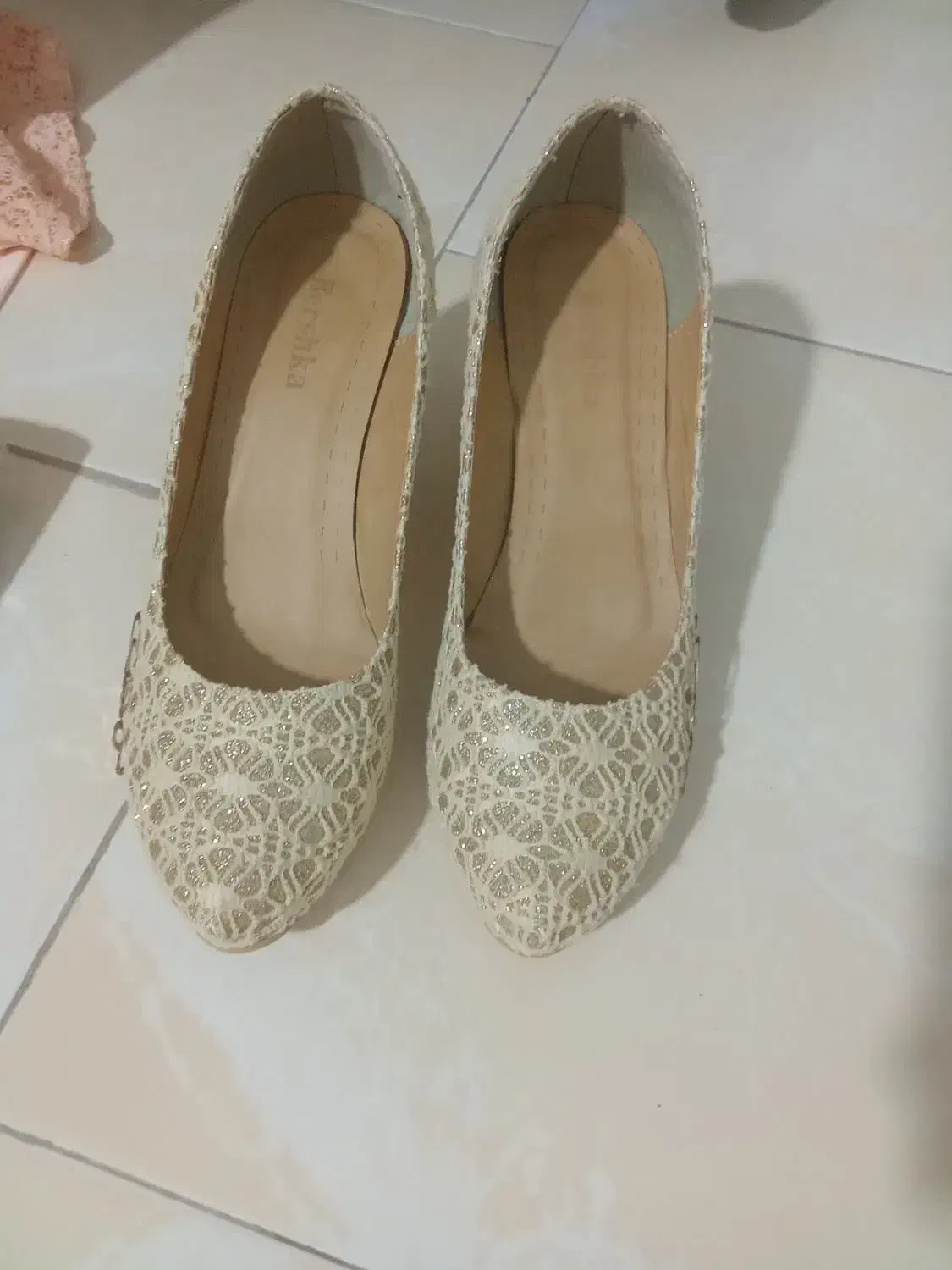 یک عدد لباس مجلسی و کیف و کفش مجلسی|لباس|بومهن, |دیوار