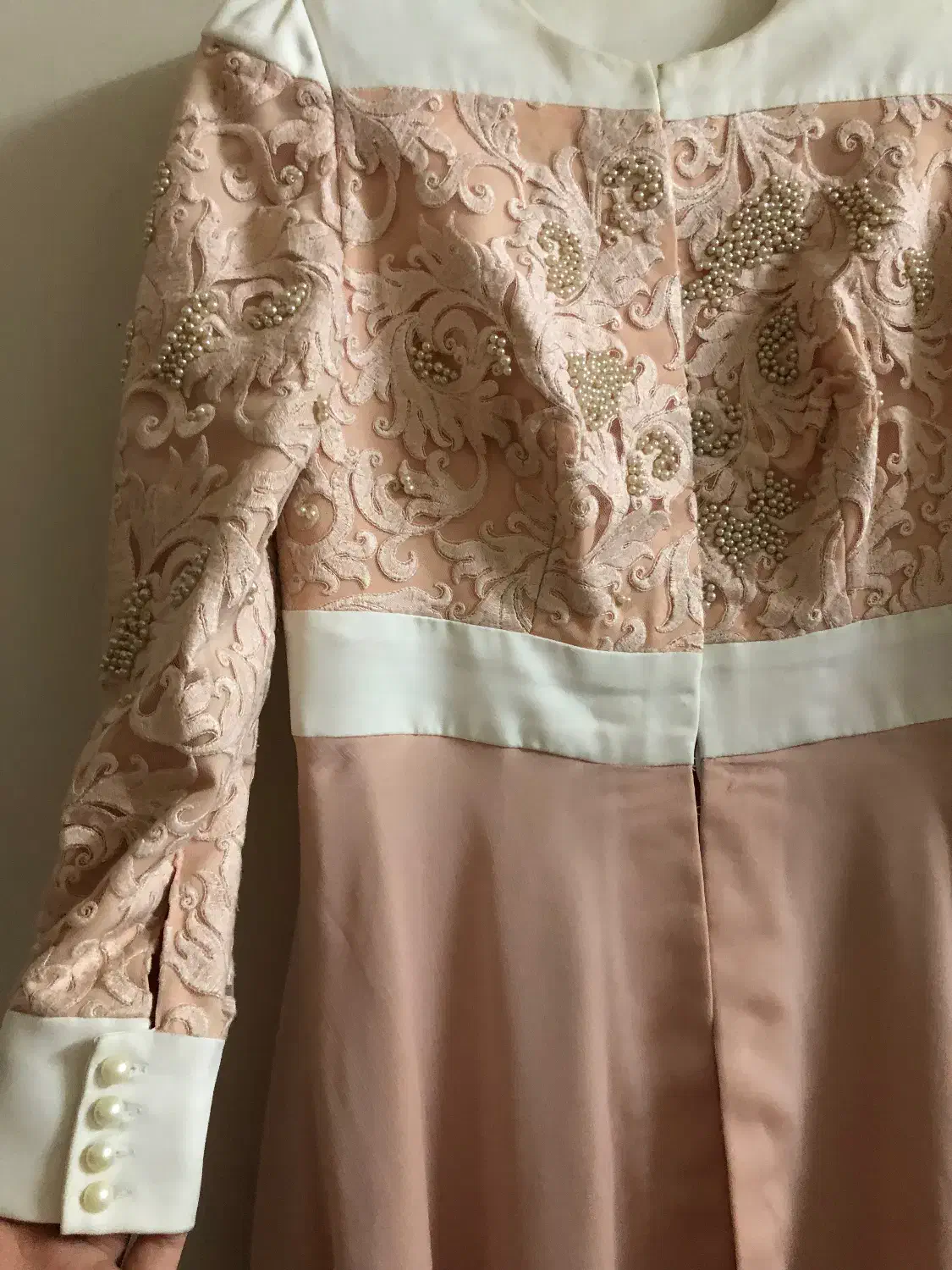 پیراهن بلند|لباس|قم, باجک یک|دیوار