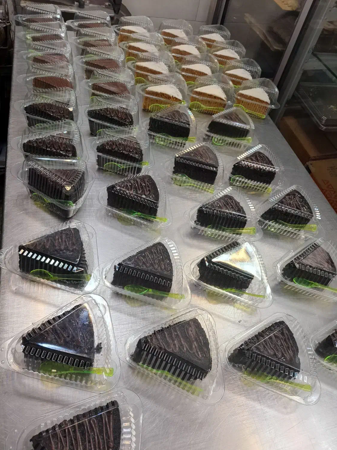 کیک خیس و کیک هویچ اسلایس تکنفره|خوردنی و آشامیدنی|ری, عباسآباد|دیوار