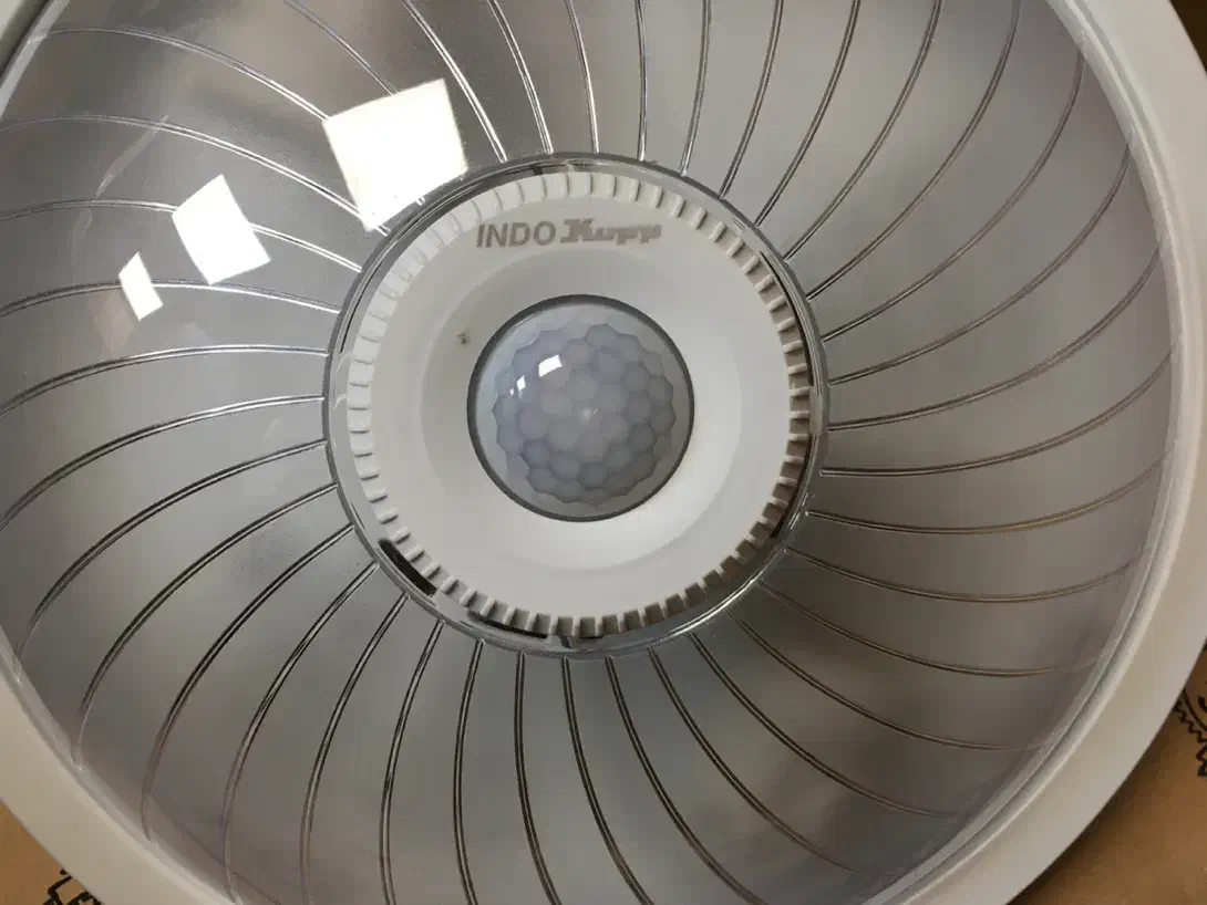 لامپ سقفی سنسوردار شرکت ایندو کوپ. چراغ سنسور دار|لامپ و چراغ|تهران, لاله زار|دیوار