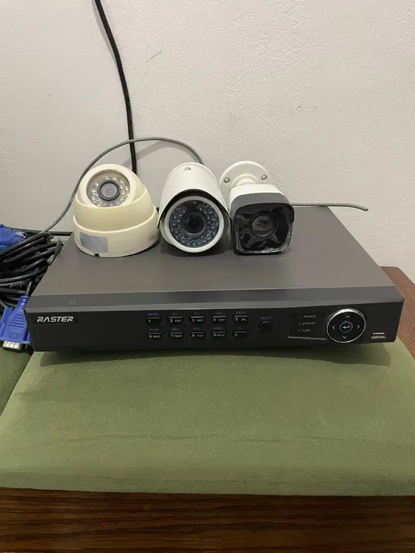 دوربین مدار بسته با مانیتور و لوازم کامل و در حد|دوربین مداربسته|نوشهر, |دیوار