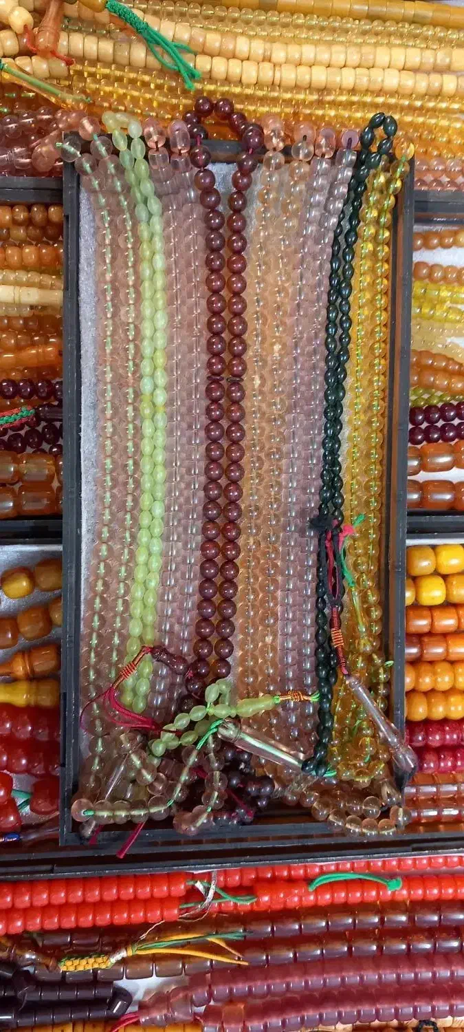 انواع تسبیح و  چاقو قدیمی|کلکسیون اشیاء عتیقه|مراغه, |دیوار