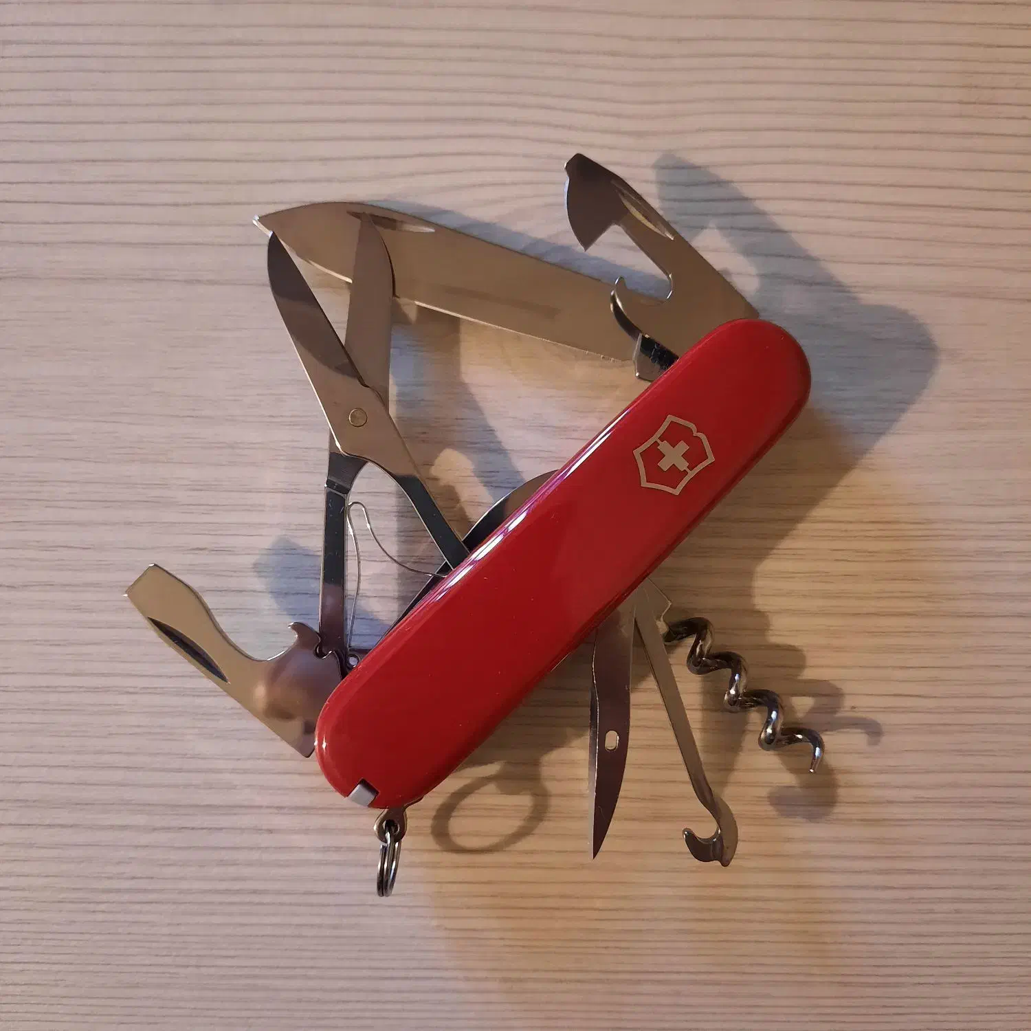 چاقو ویکتورینوکس سوئیس|کوهنوردی و کمپینگ|شیراز, جمهوری|دیوار