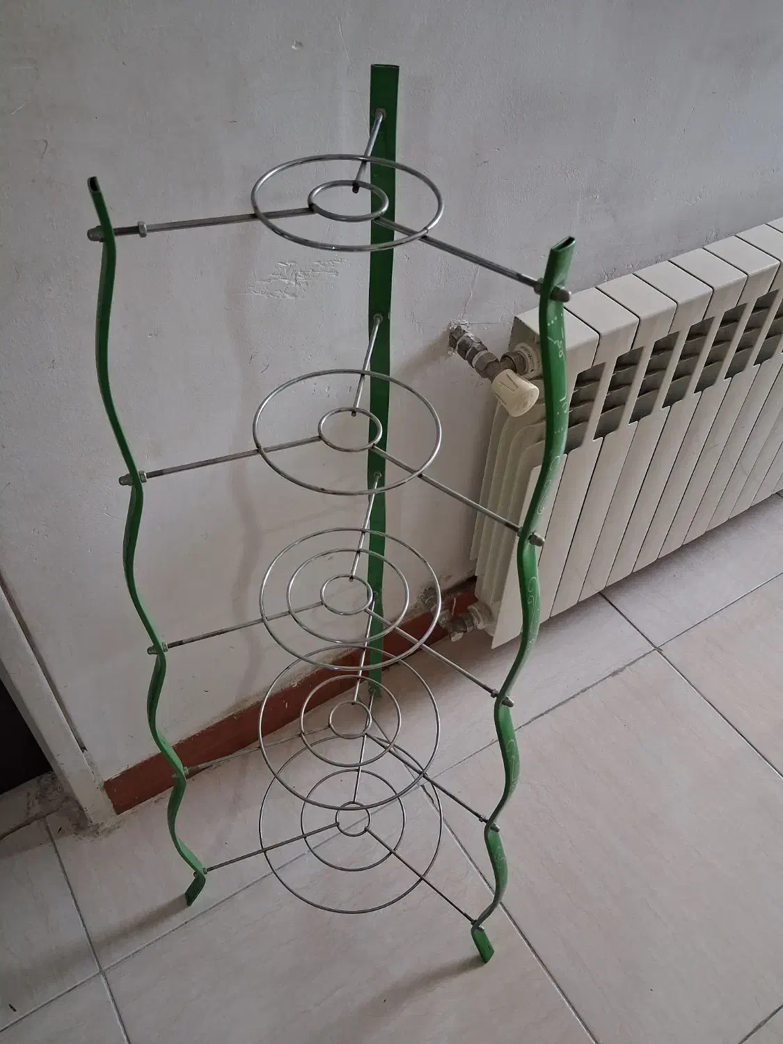 پایه قابلمه|آبچکان و نظمدهنده ظروف|خرمآباد, |دیوار