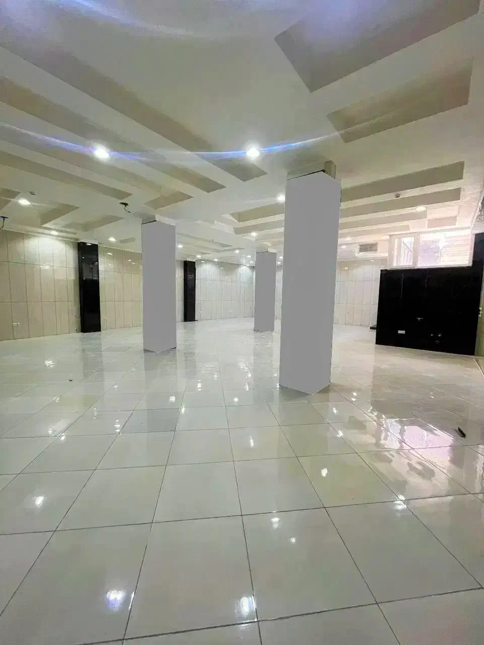 سالن تجاری 150 متر / لوکیشن سطح یک ولیعصر|اجارهٔ دفتر کار، اتاق اداری، مطب|تبریز, |دیوار