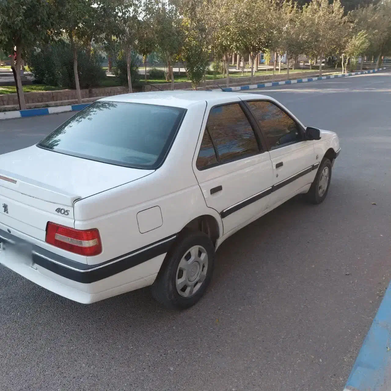 پژو 405 لاکاغذی واقعی...کارمندی|خودرو سواری و وانت|سبزوار, ولیعصر (نجار آباد)|دیوار