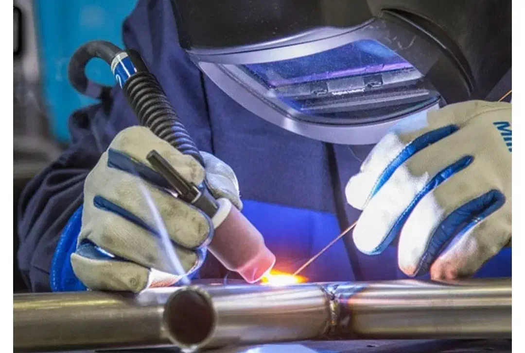 جوشکاری .اجرای پایپینگ.داربست.رنگ وسندبلاست|خدمات پیشه و مهارت|عسلویه, |دیوار