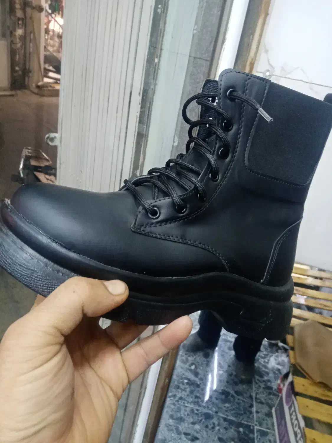 تولید کننده انواع بوت زنانه|کیف، کفش، کمربند|قم, منبع آب|دیوار