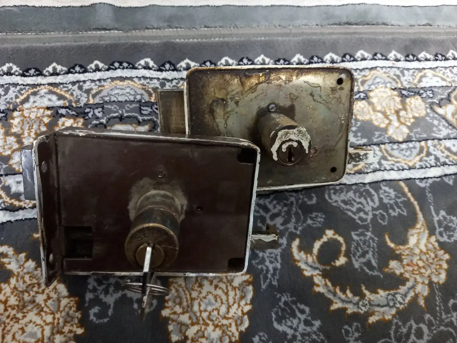 قفل|ابزارآلات|مشهد, سیس‌آباد|دیوار