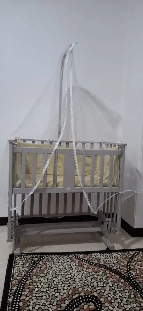تخت نوزاد|تخت و صندلی بچه|ساوه, |دیوار