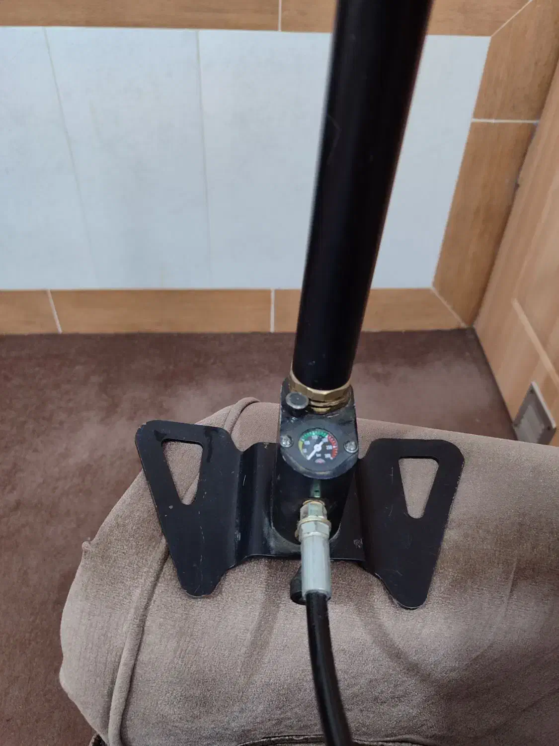 تلمبه تفنگ پی سی پی|کوهنوردی و کمپینگ|شاهین‌شهر, گرگاب|دیوار