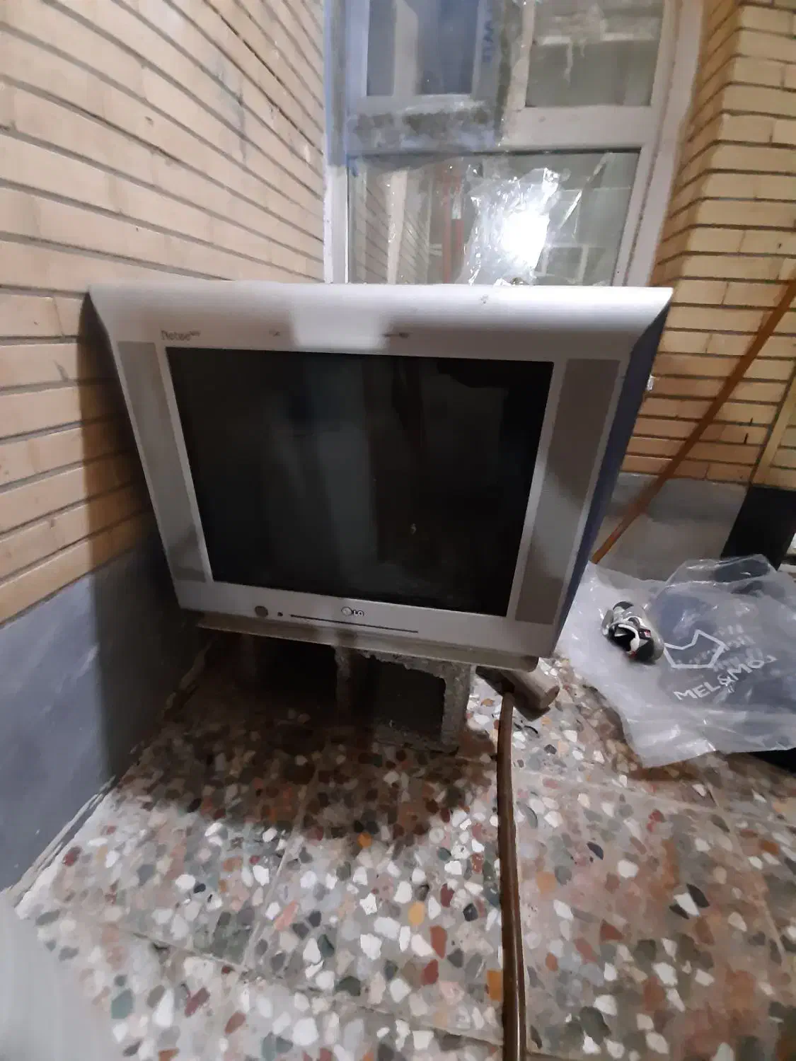 تلویزیون ۲۱و۲۸|تلویزیون و پروژکتور|بندر ماهشهر, |دیوار