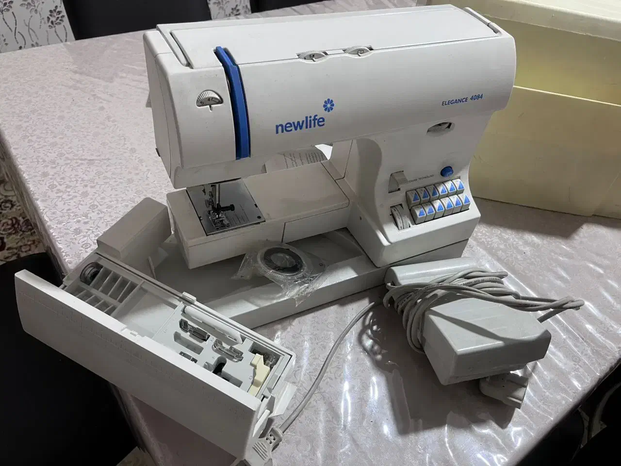 چرخ خیاطی الگانس کاچیران|چرخ خیاطی و ریسندگی|سیاهکل, |دیوار