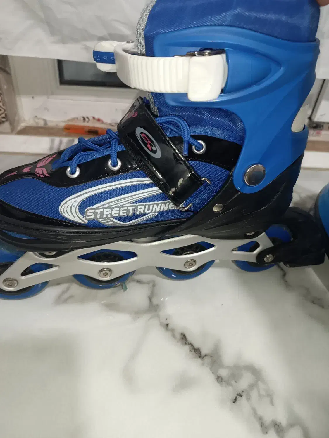 اسکیت|دوچرخه، اسکیت، اسکوتر|رباط‌کریم, رباط‌کریم|دیوار