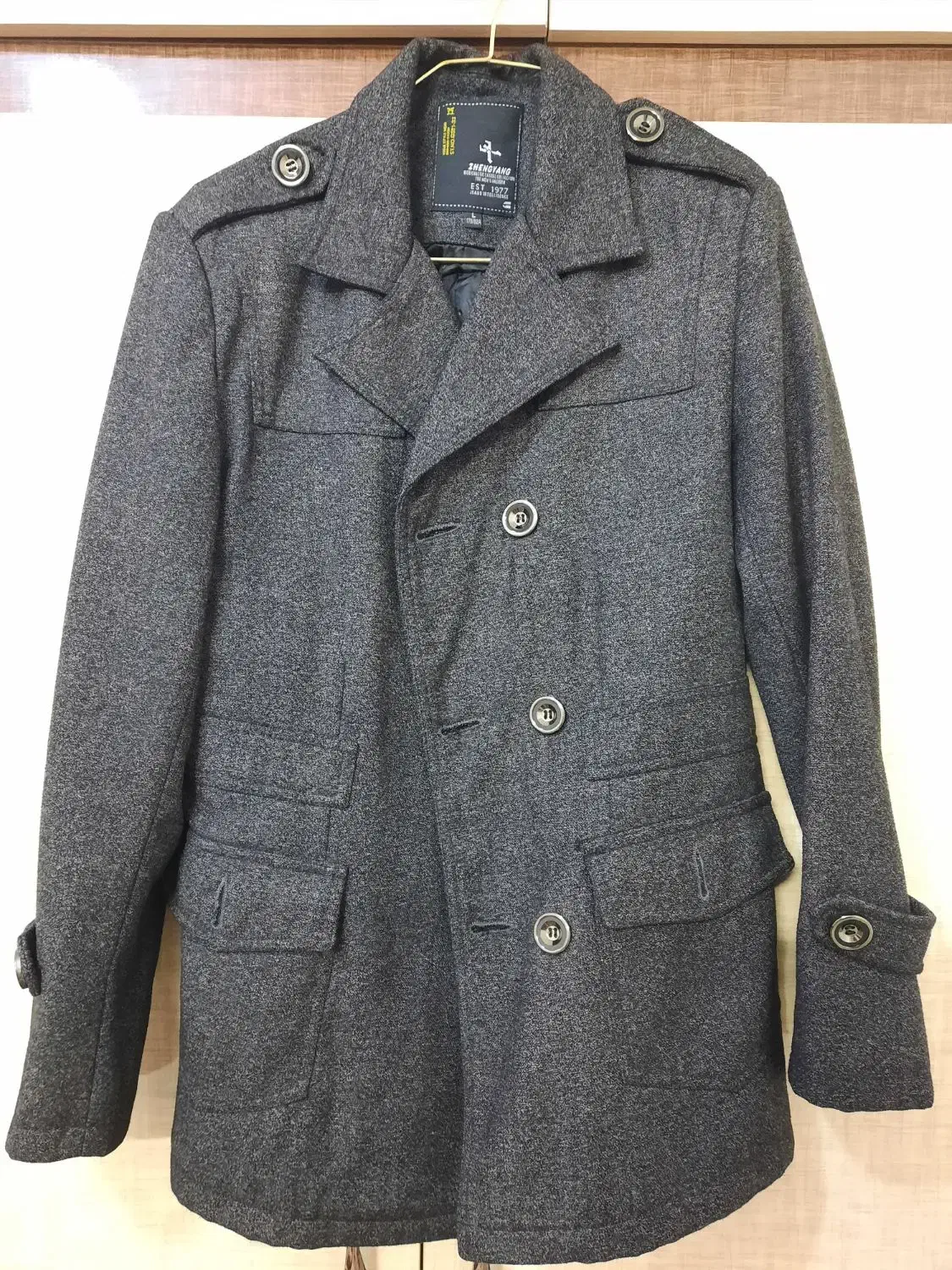 کت پالتویی، کت تک ،کفش چرم|لباس|ابریشم, |دیوار