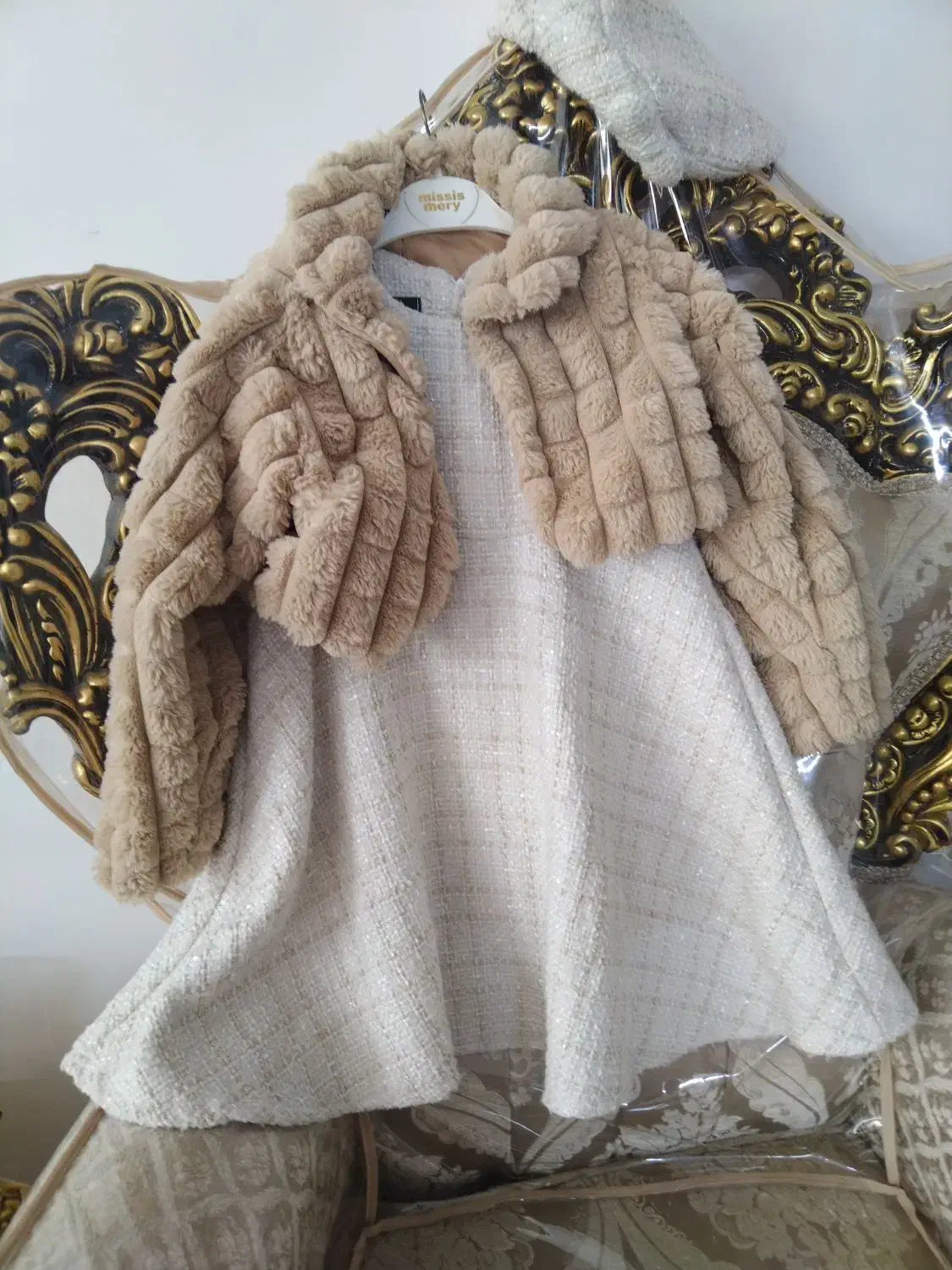 لباس بچه گانه|کفش و لباس بچه|خوی, |دیوار