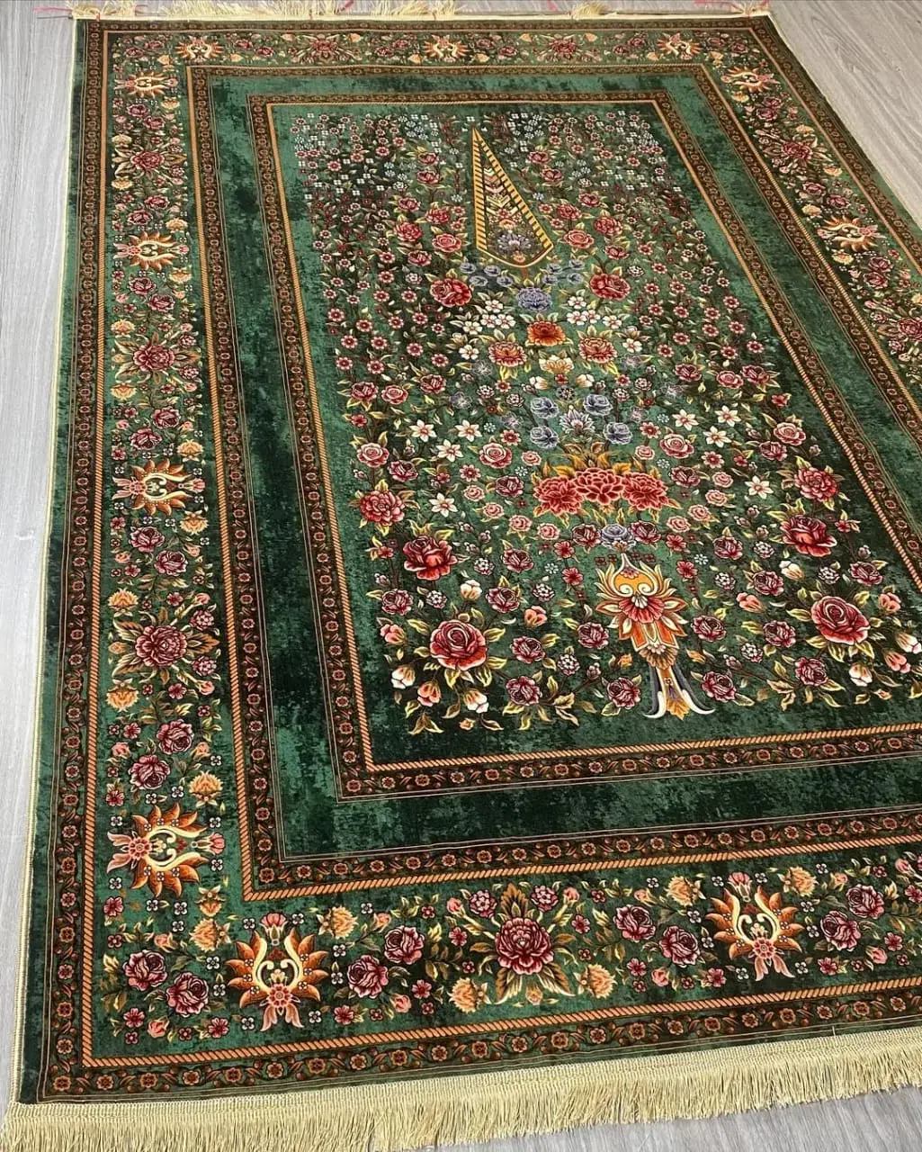 فرش ماشینی ابریشمی طرح دستباف نقشه باغ گل|فرش|تهران, امین حضور|دیوار