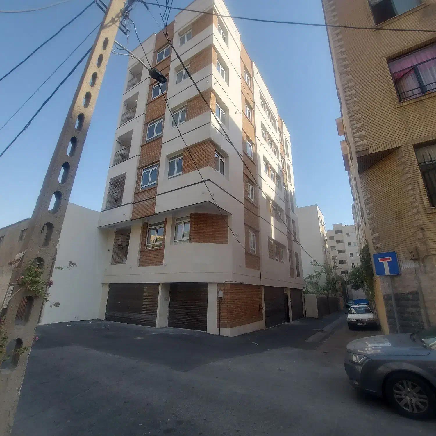 ۳۵ متر کلید نخورده با پارکینگ مزاحم