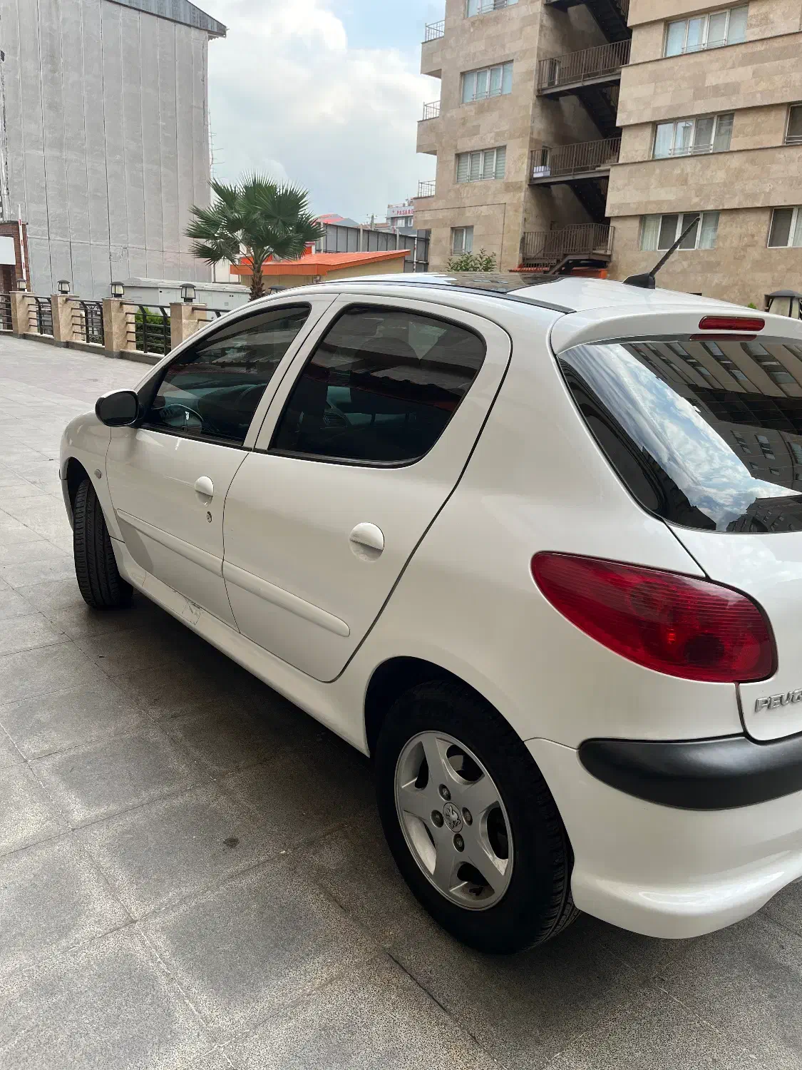 206 تیپ ۳ مدل ۱۴۰۱ سقف شیشه ای ۱۹ هزار کارکرد|خودرو سواری و وانت|رشت, نامجو|دیوار