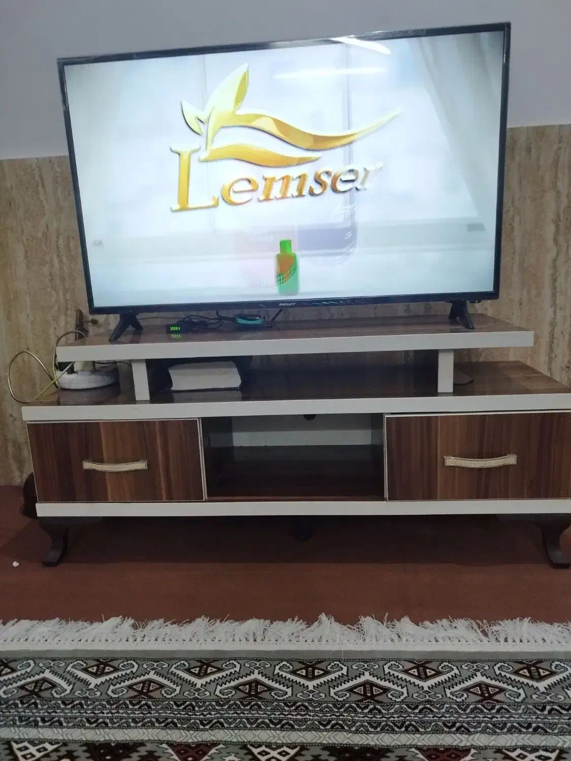 میز تلوزیون تمیز و مرتب و درحد|میز تلویزیون|گنبد کاووس, |دیوار