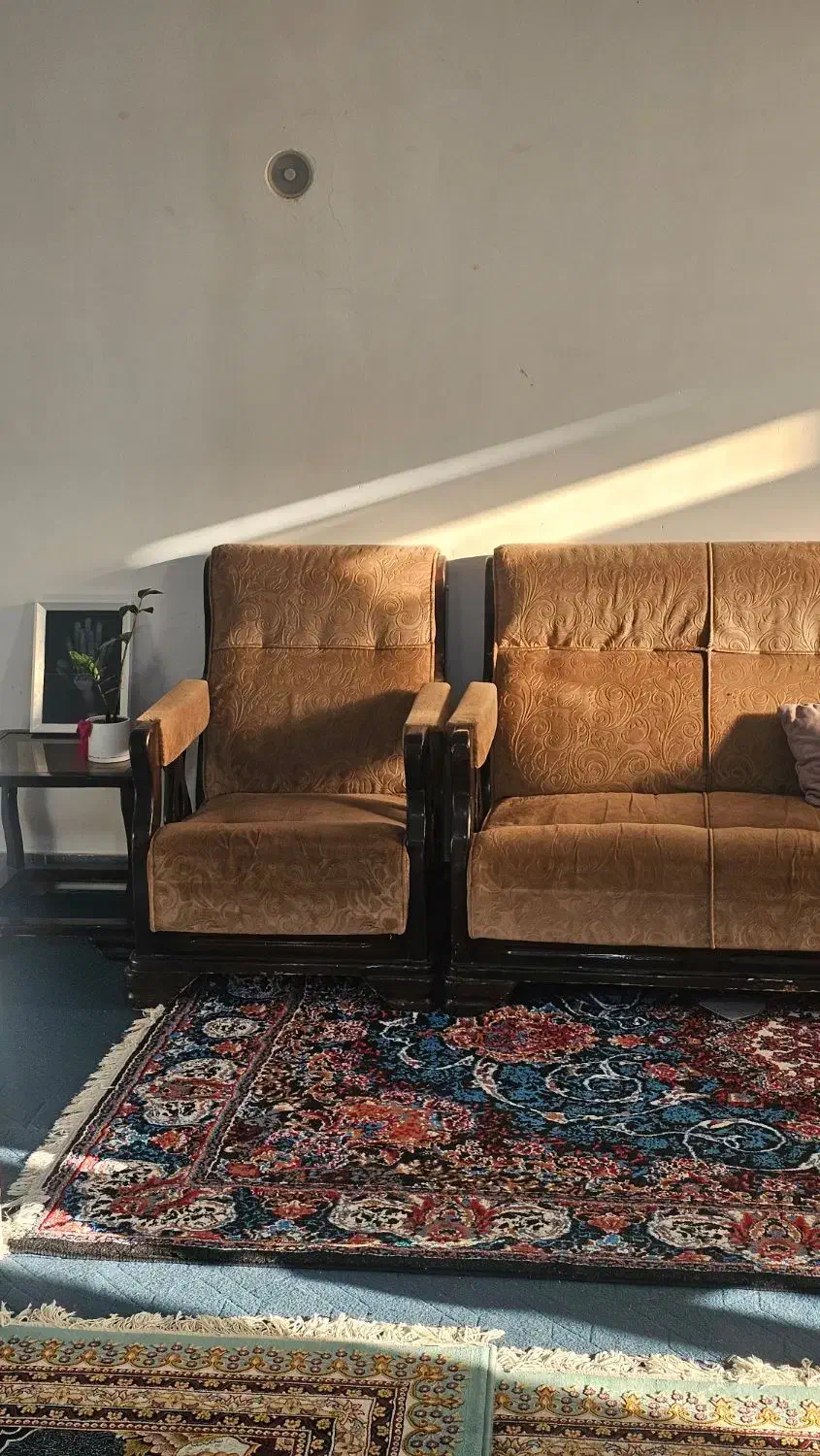 مبل ۷ نفره چوب گردو|مبلمان خانگی و میز عسلی|جغتای, |دیوار