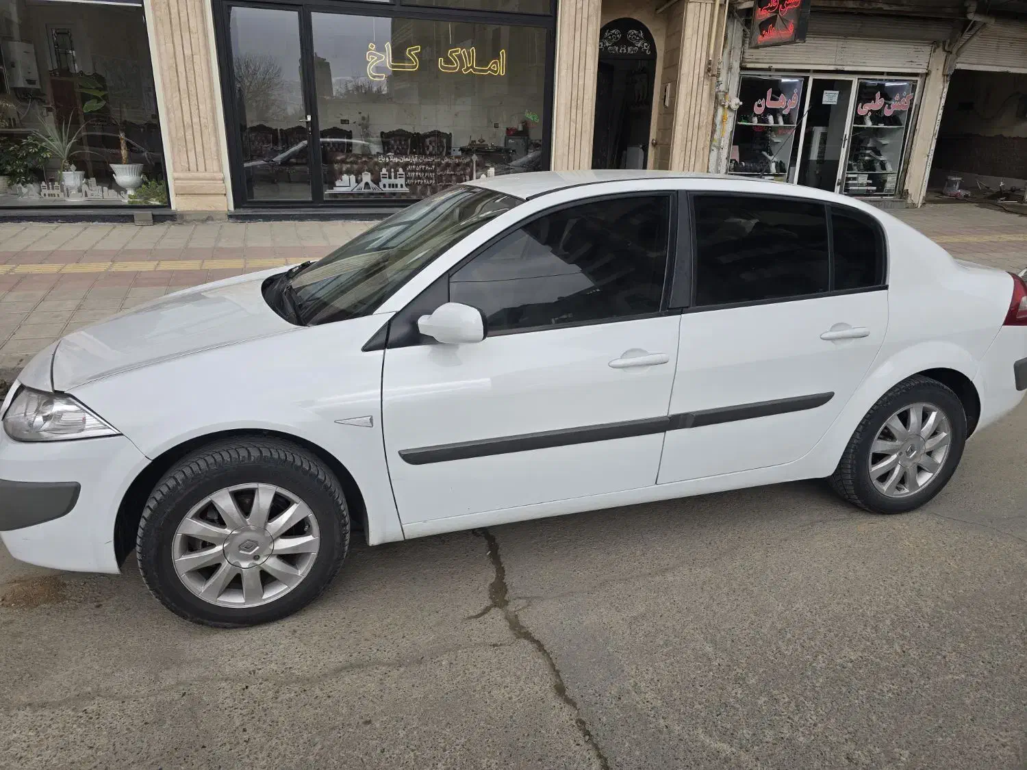 مگان ۲۰۰۰ اتومات ۱۳۹۰|خودرو سواری و وانت|بوکان, |دیوار