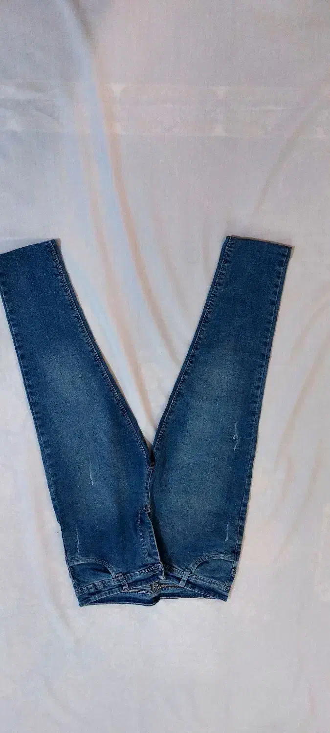 شلوار لی نو نو|لباس|قدس, شهر‌قدس|دیوار