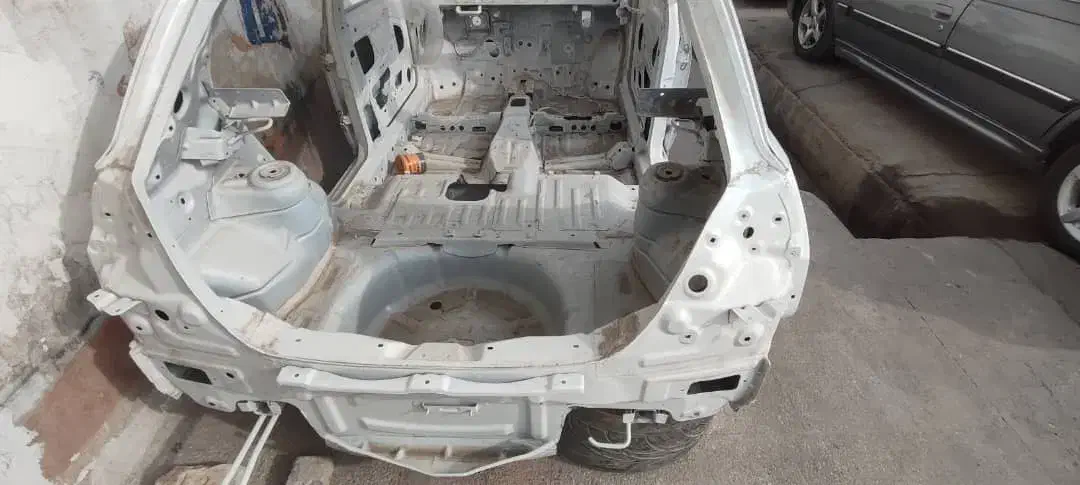 قسمت جلو قسمت عقب سقف ستون کوییک|قطعات یدکی و لوازم جانبی|شیراز, فرگاز|دیوار