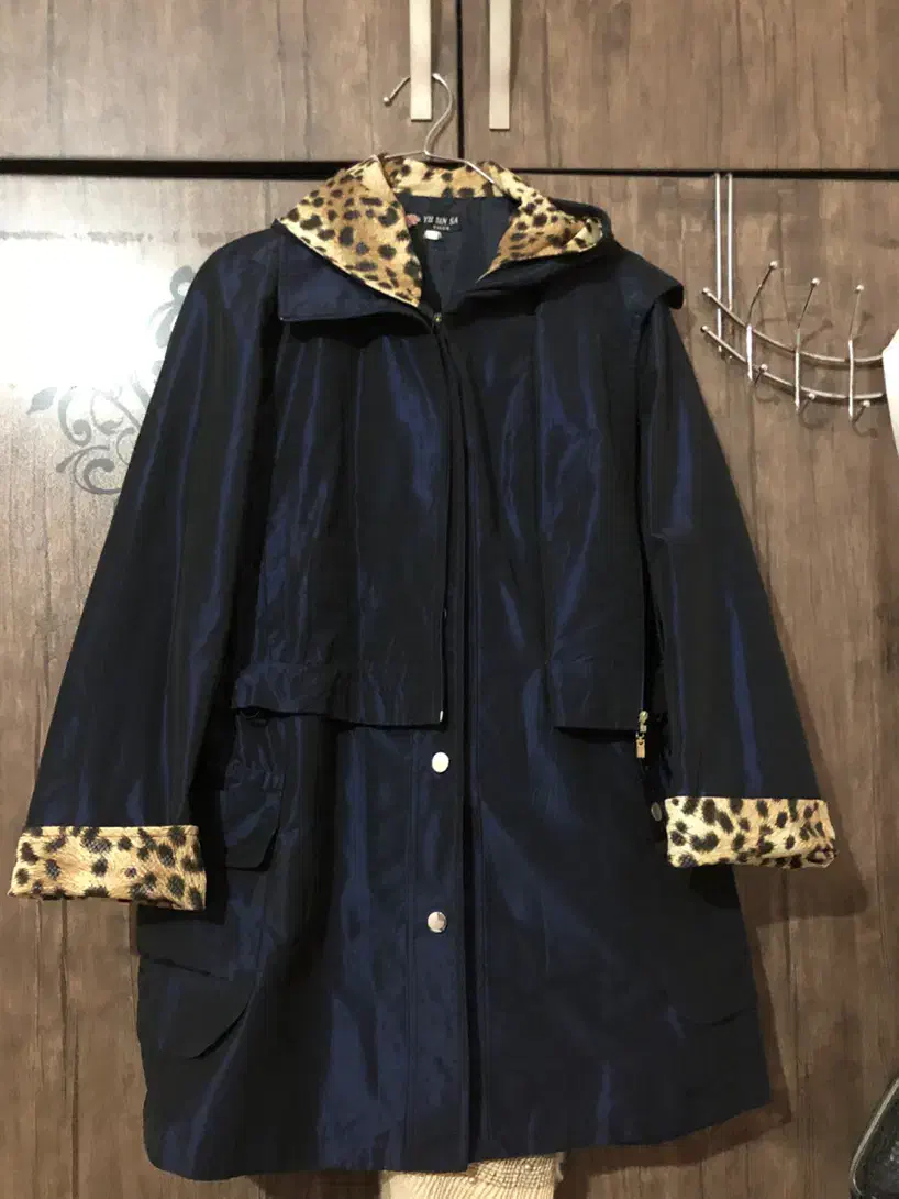 بارونی و پالتو|لباس|شاهینشهر, حافظ شمالی|دیوار