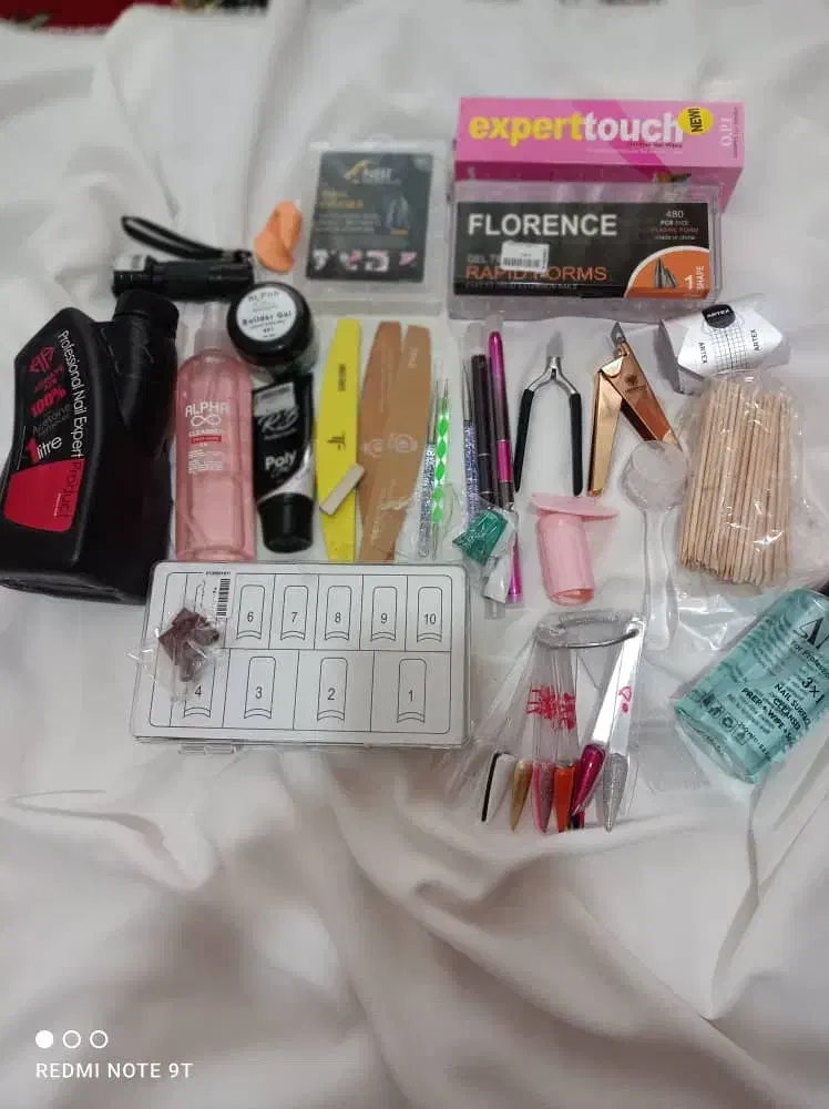 لوازم ناخن کاری|آرایشگاه و سالن‌های زیبایی|صوفیان, |دیوار