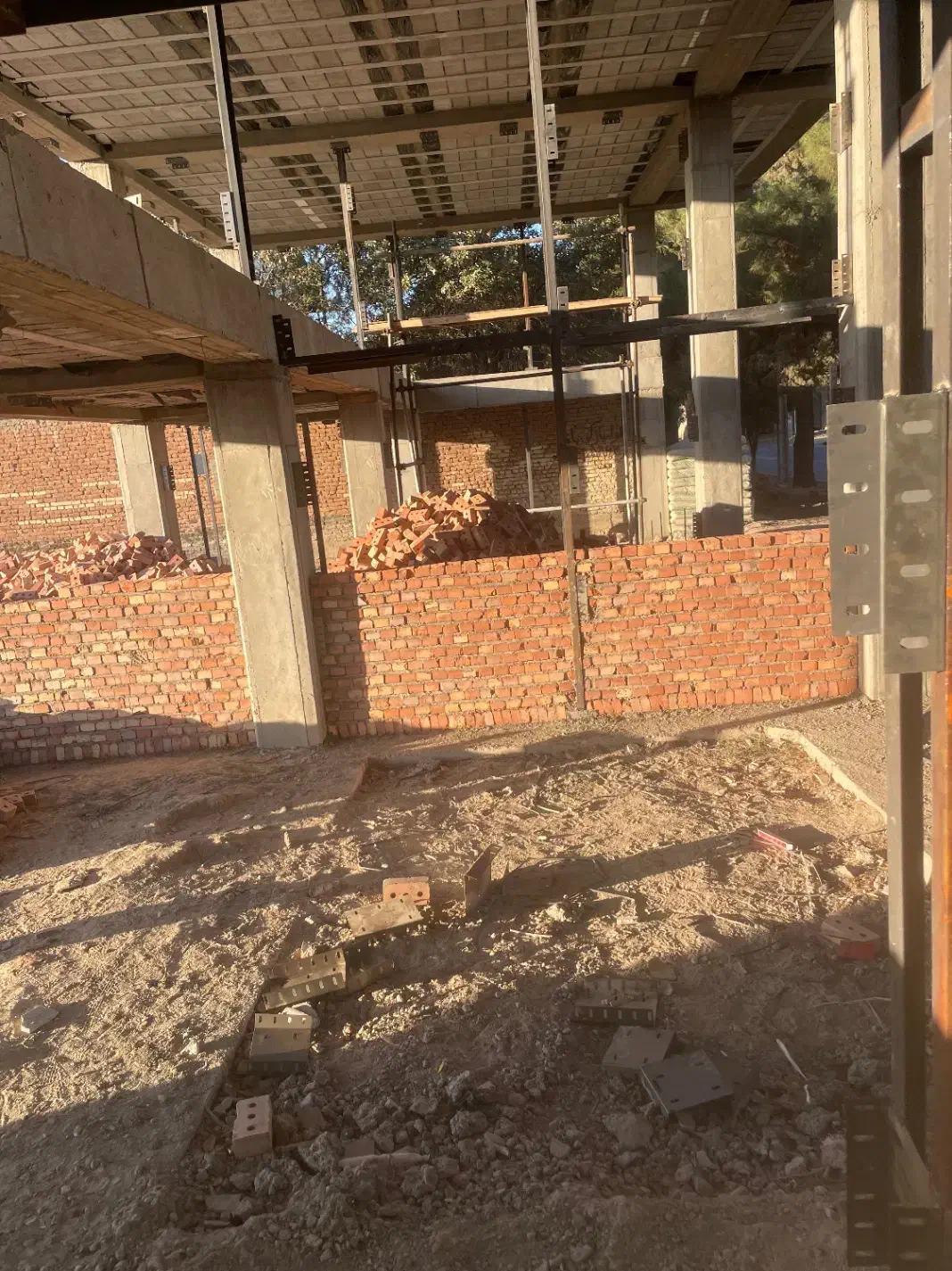 جوشکاری،نبش کشی،سایه بان،وال پست،نصب تابلو|خدمات پیشه و مهارت|بناب, |دیوار