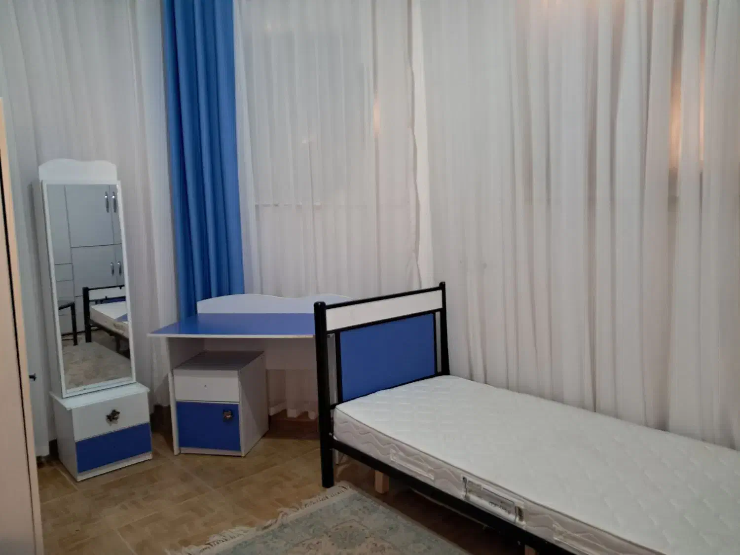 سرویس خواب نوجوان در حد نو|تخت و سرویس خواب|اسفراین, |دیوار